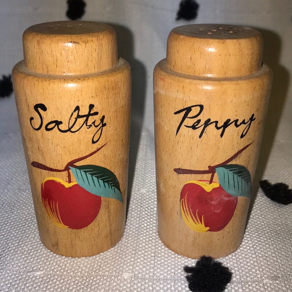 Vintage Apple Shakers